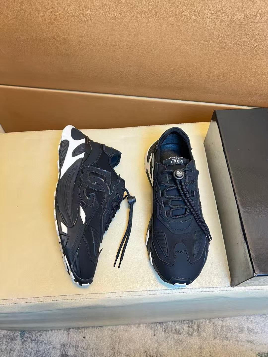 Fashionable men's casual sports shoes