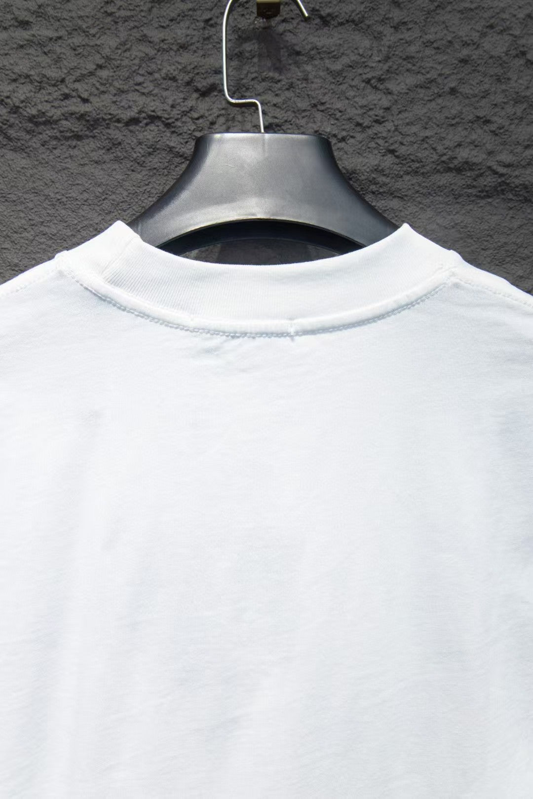 New round neck T-shirt