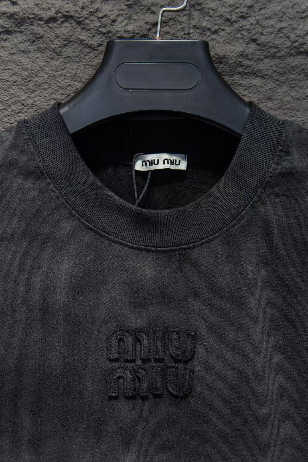 New round neck T-shirt