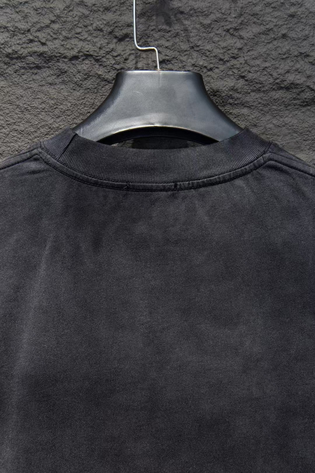 New round neck T-shirt