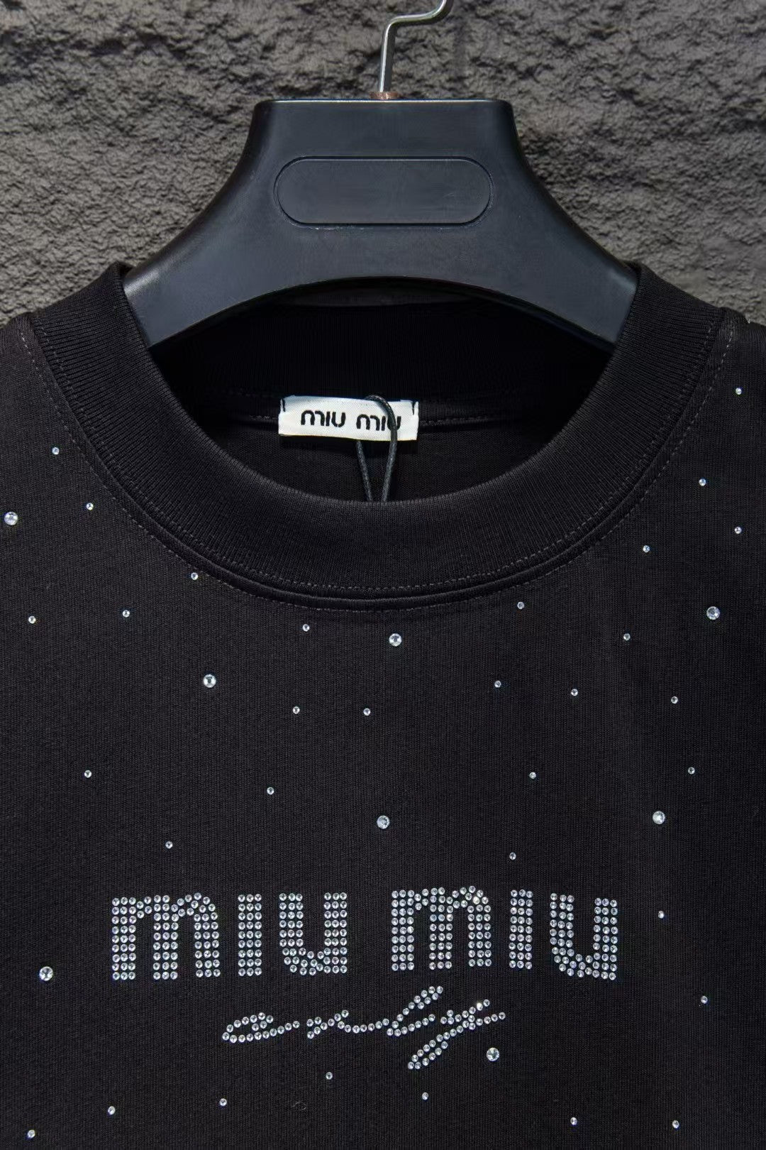 New round neck T-shirt