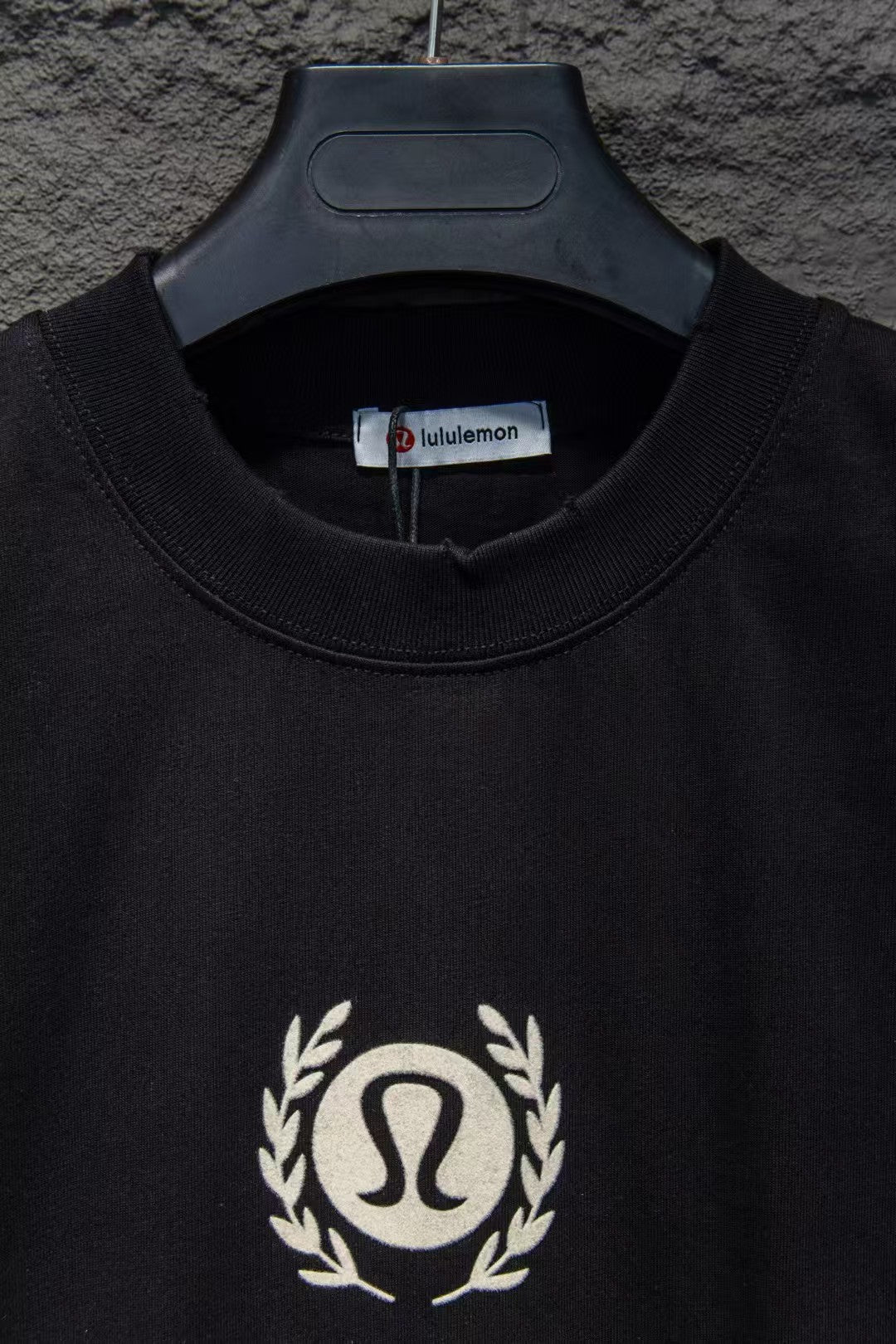 Early spring new round neck printed T-shirt