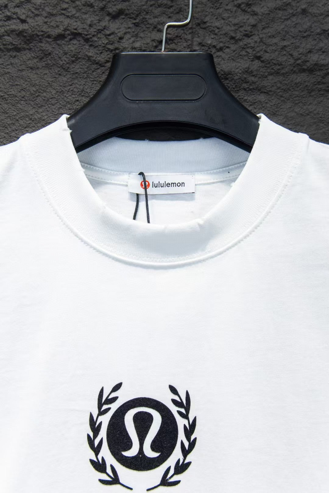 Early spring new round neck printed T-shirt