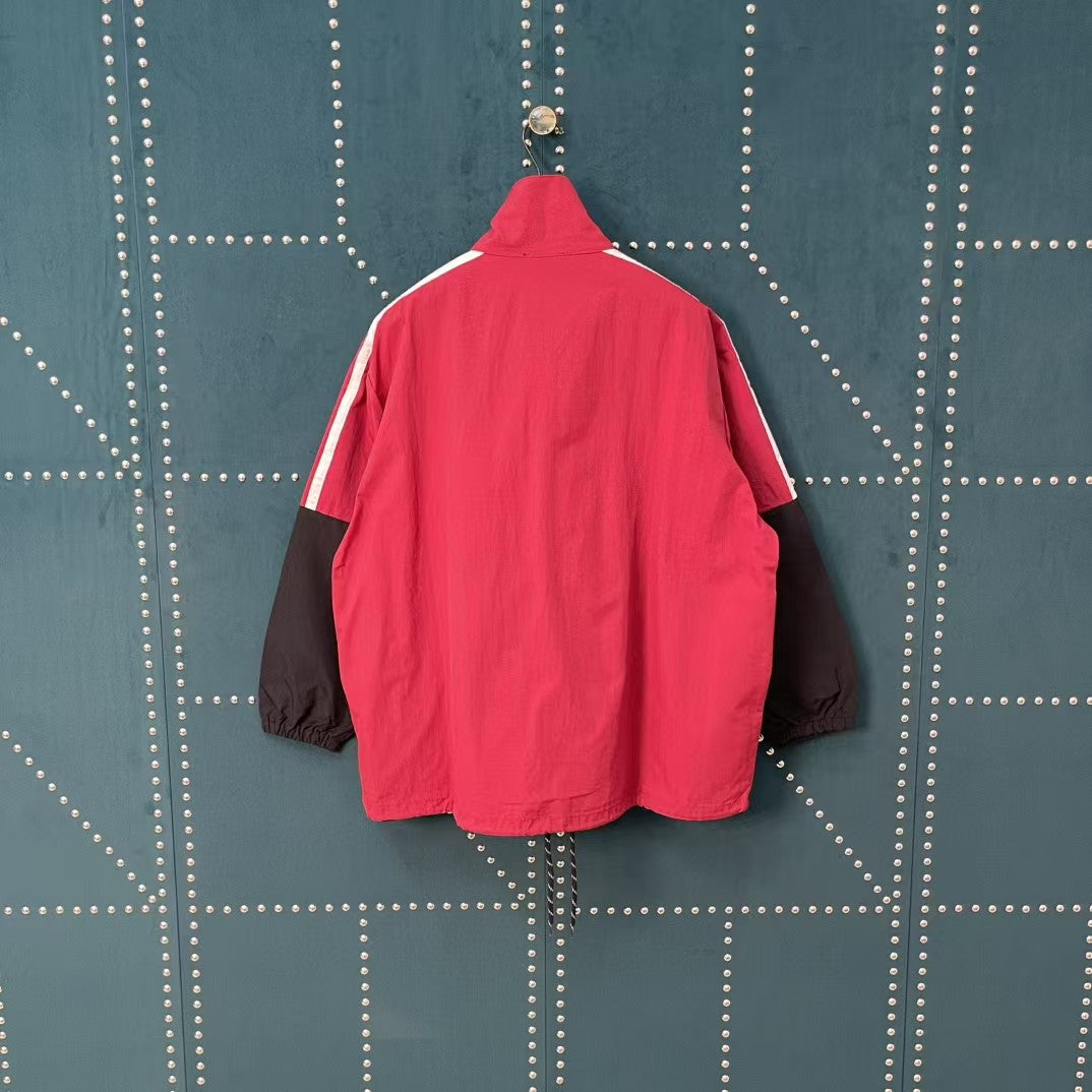 The first generation of red spliced slogan stormcoat jacket