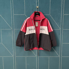 The first generation of red spliced slogan stormcoat jacket