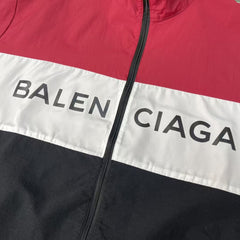 The first generation of red spliced slogan stormcoat jacket