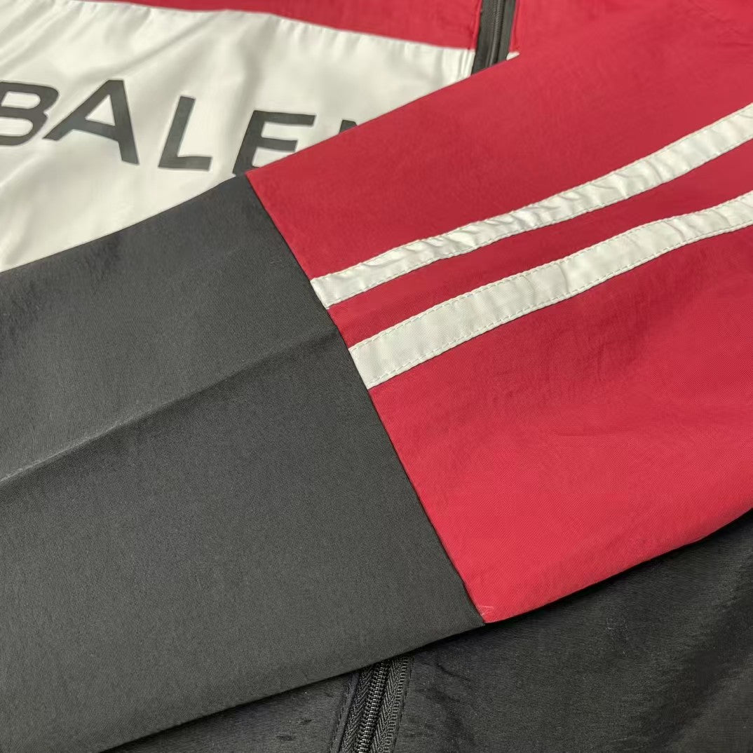 The first generation of red spliced slogan stormcoat jacket