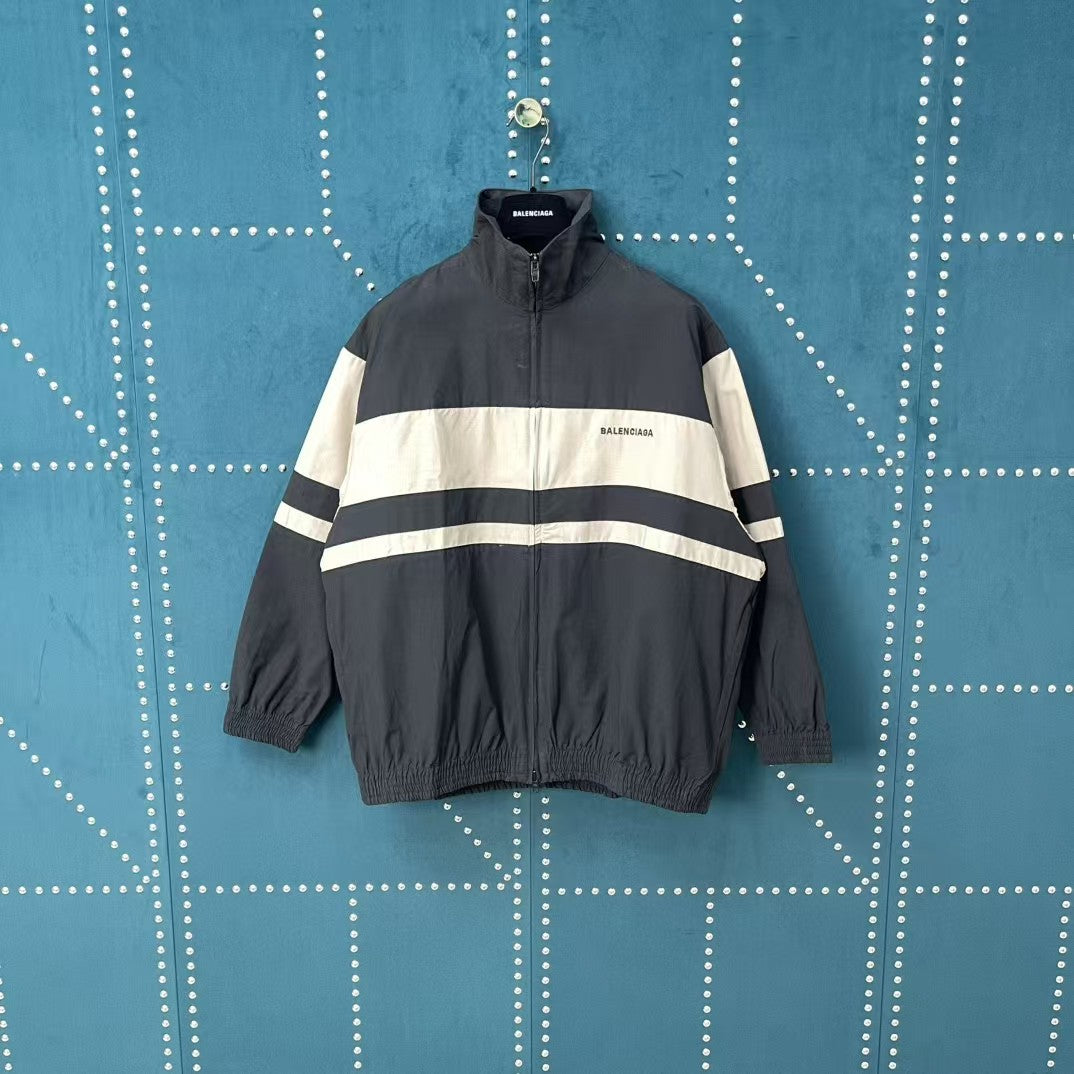 Black apricot spliced milk tea jacket