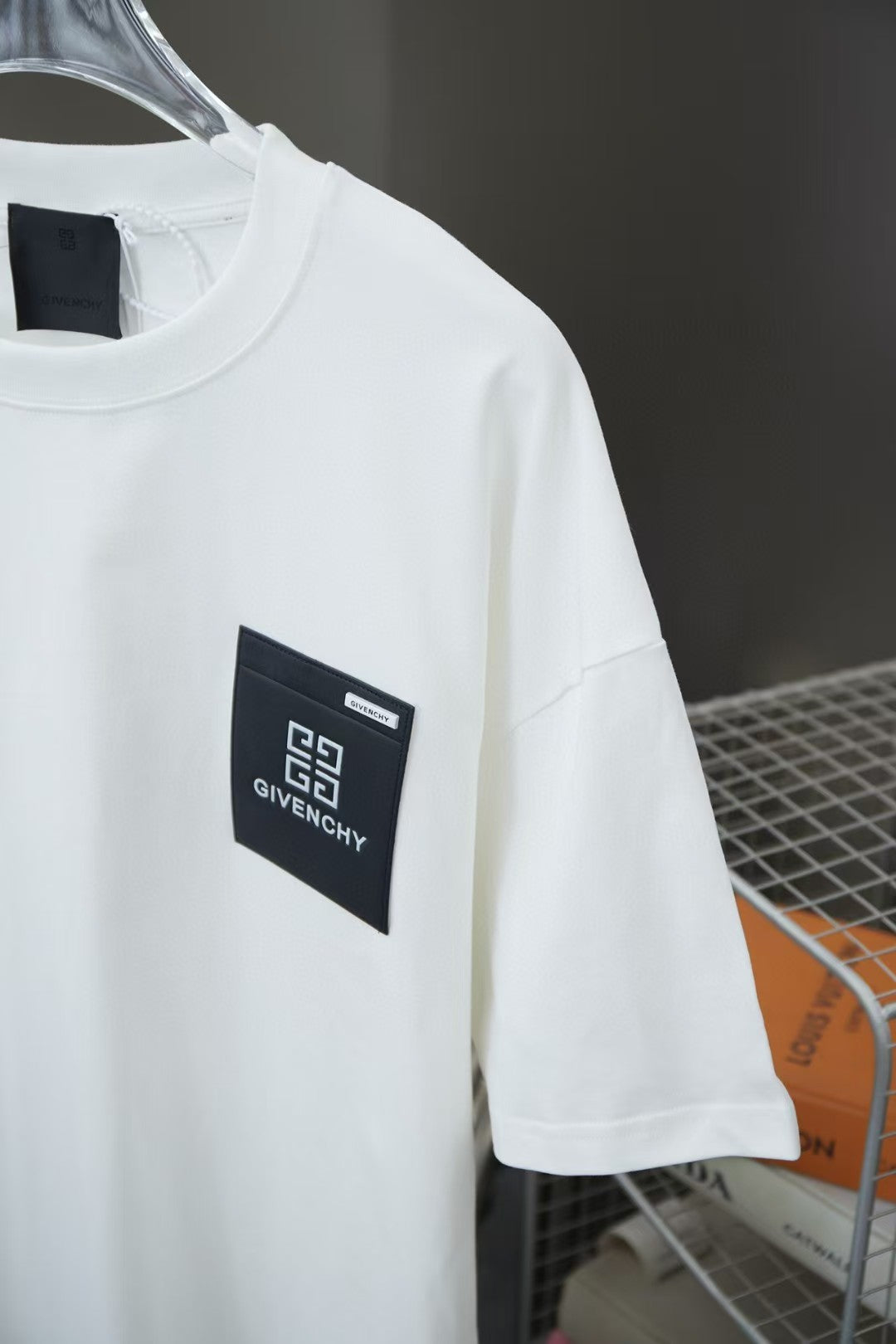 Early Spring New 3D Leather Brand Hardware Letter Logo Short Sleeve