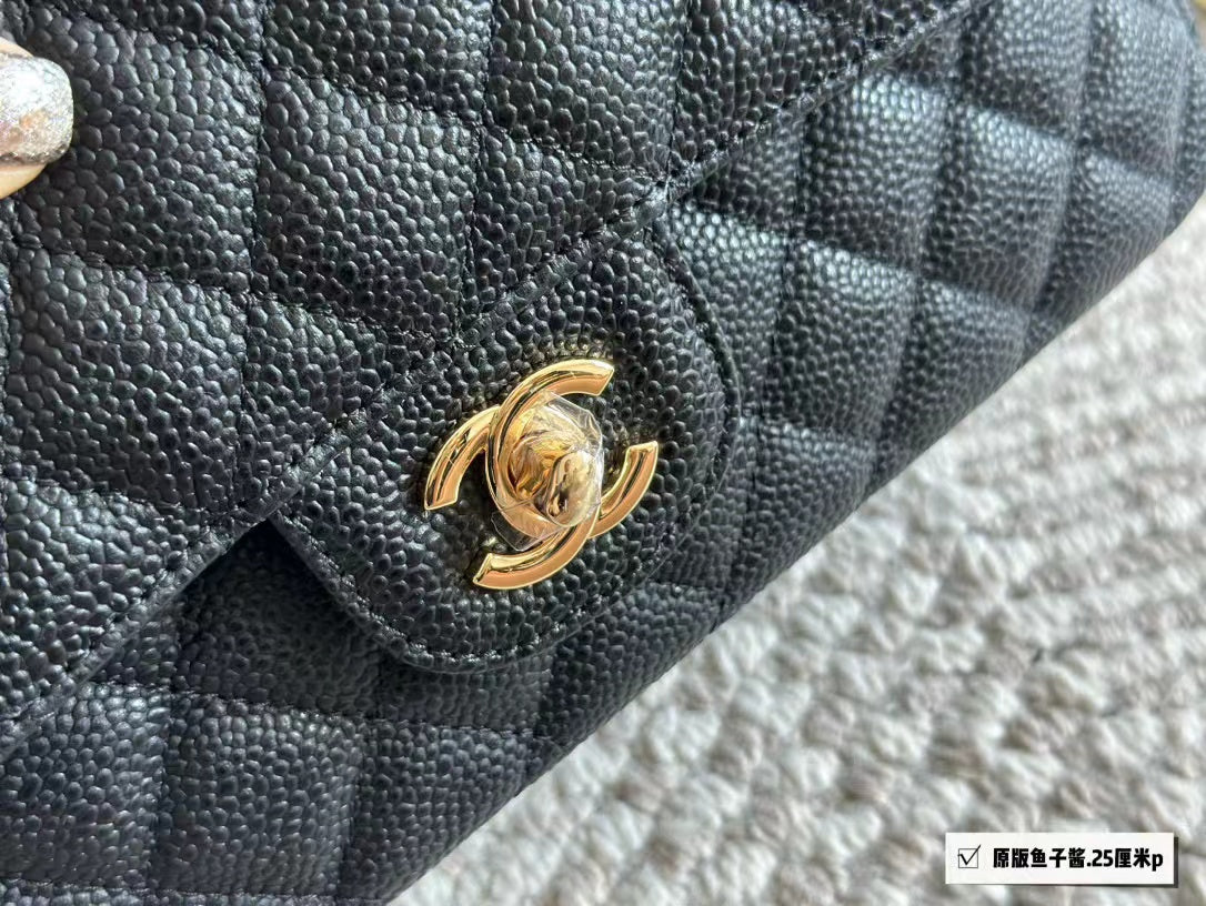 Medium size caviar cowhide bag 25cm