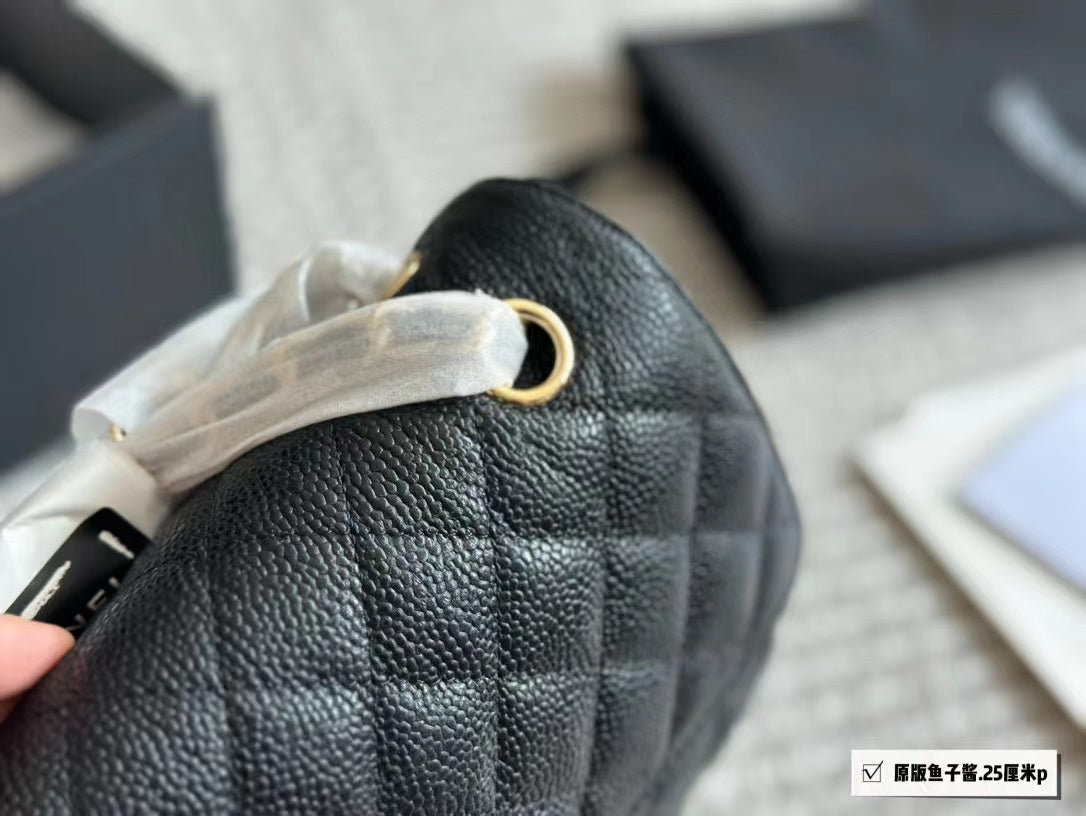 Medium size caviar cowhide bag 25cm