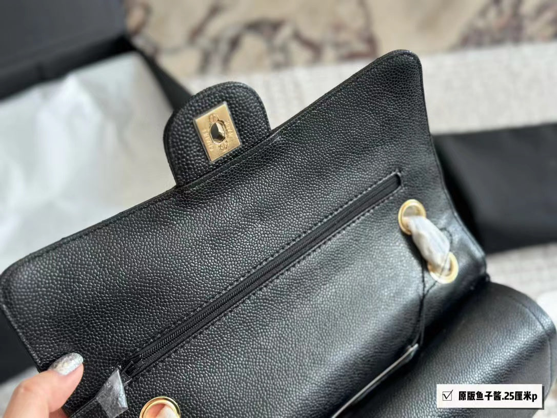 Medium size caviar cowhide bag 25cm