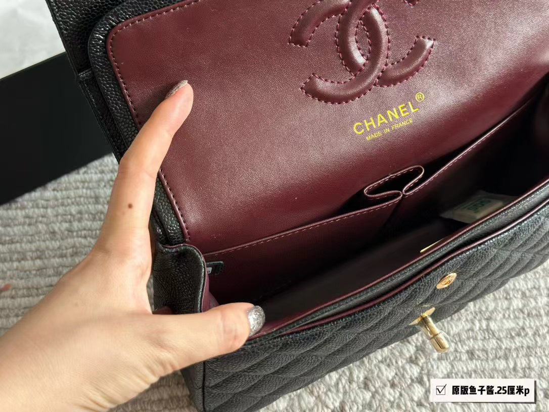 Medium size caviar cowhide bag 25cm