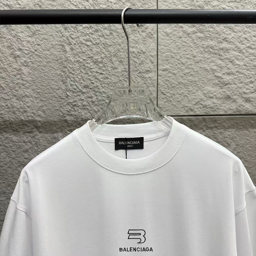25 Spring/Summer New Style Embroidered Personalized Letter Logo with Back Printed T-shirt