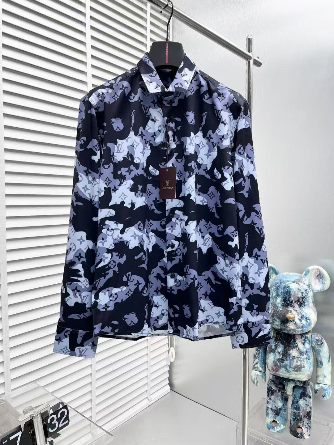 Camouflage logo long sleeved shirt