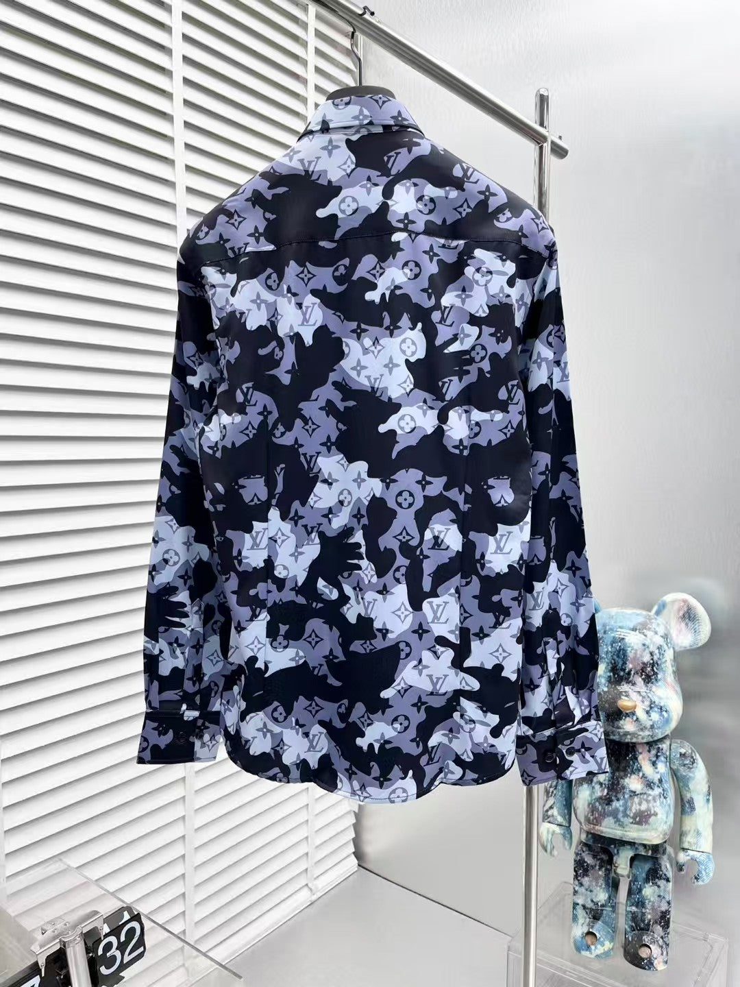 Camouflage logo long sleeved shirt