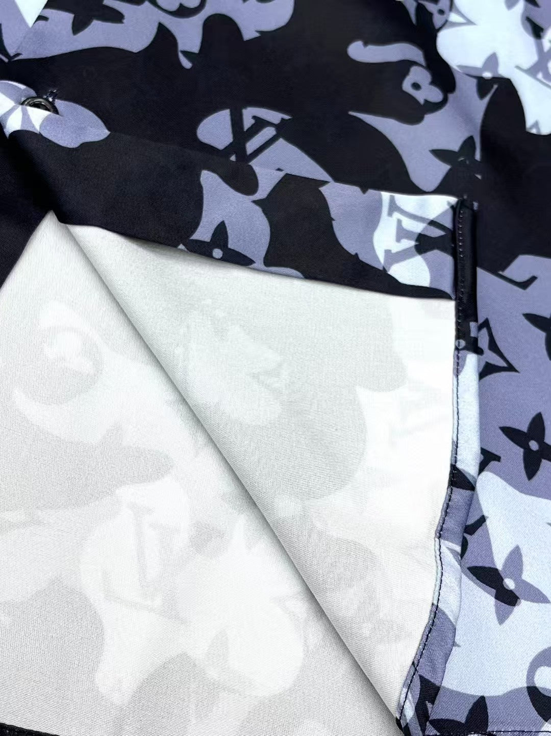 Camouflage logo long sleeved shirt