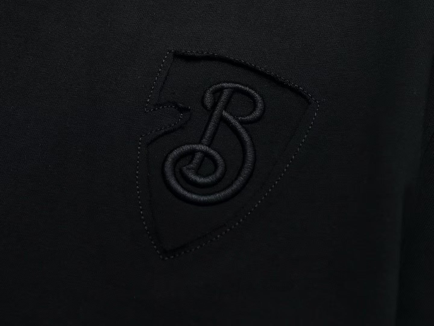 Embroidered classic short sleeved T-shirt