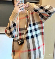 Classic plaid round neck long sleeved sweater