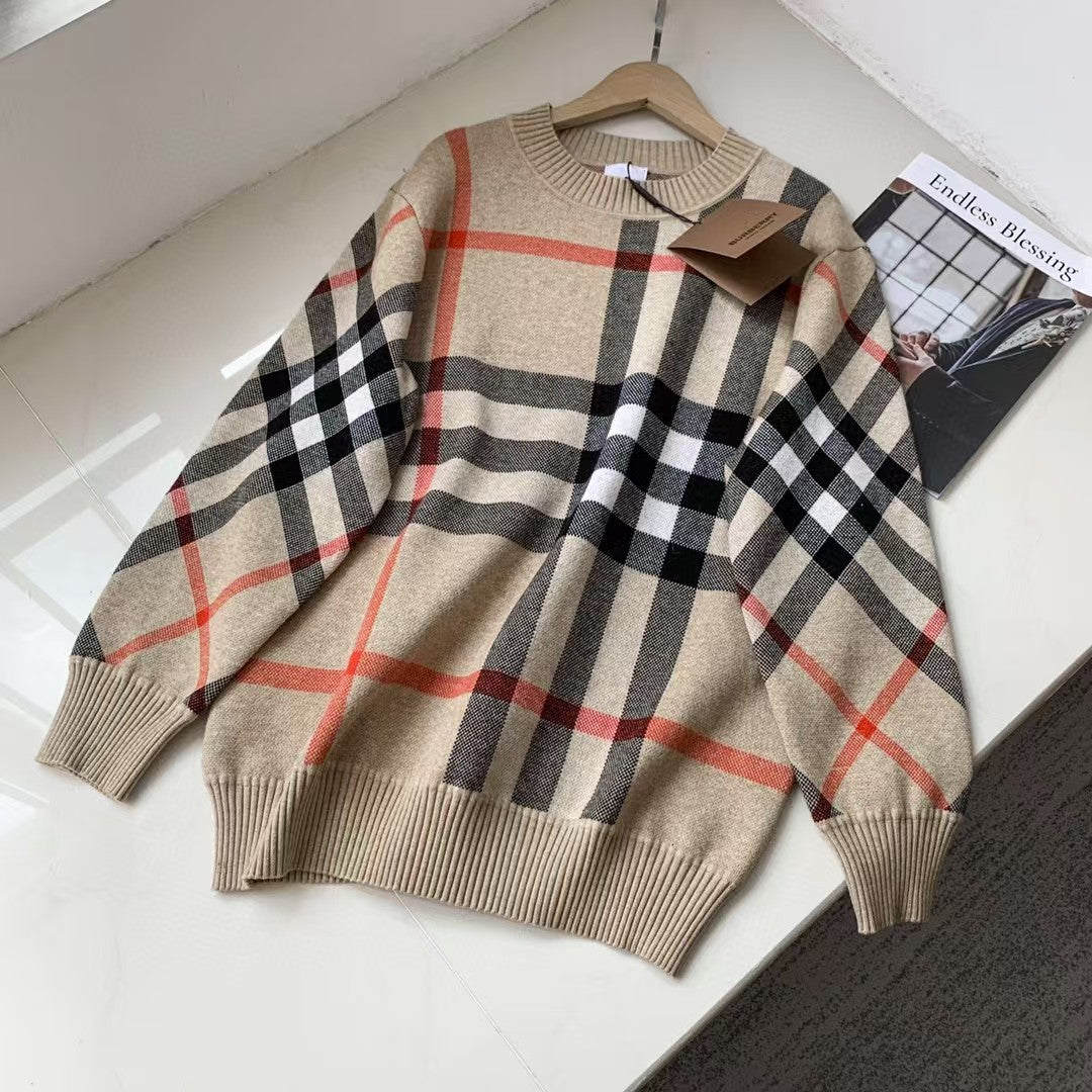 Classic plaid round neck long sleeved sweater