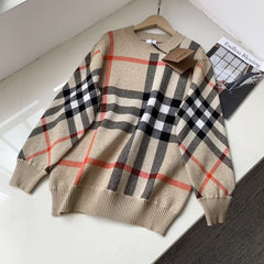 Classic plaid round neck long sleeved sweater