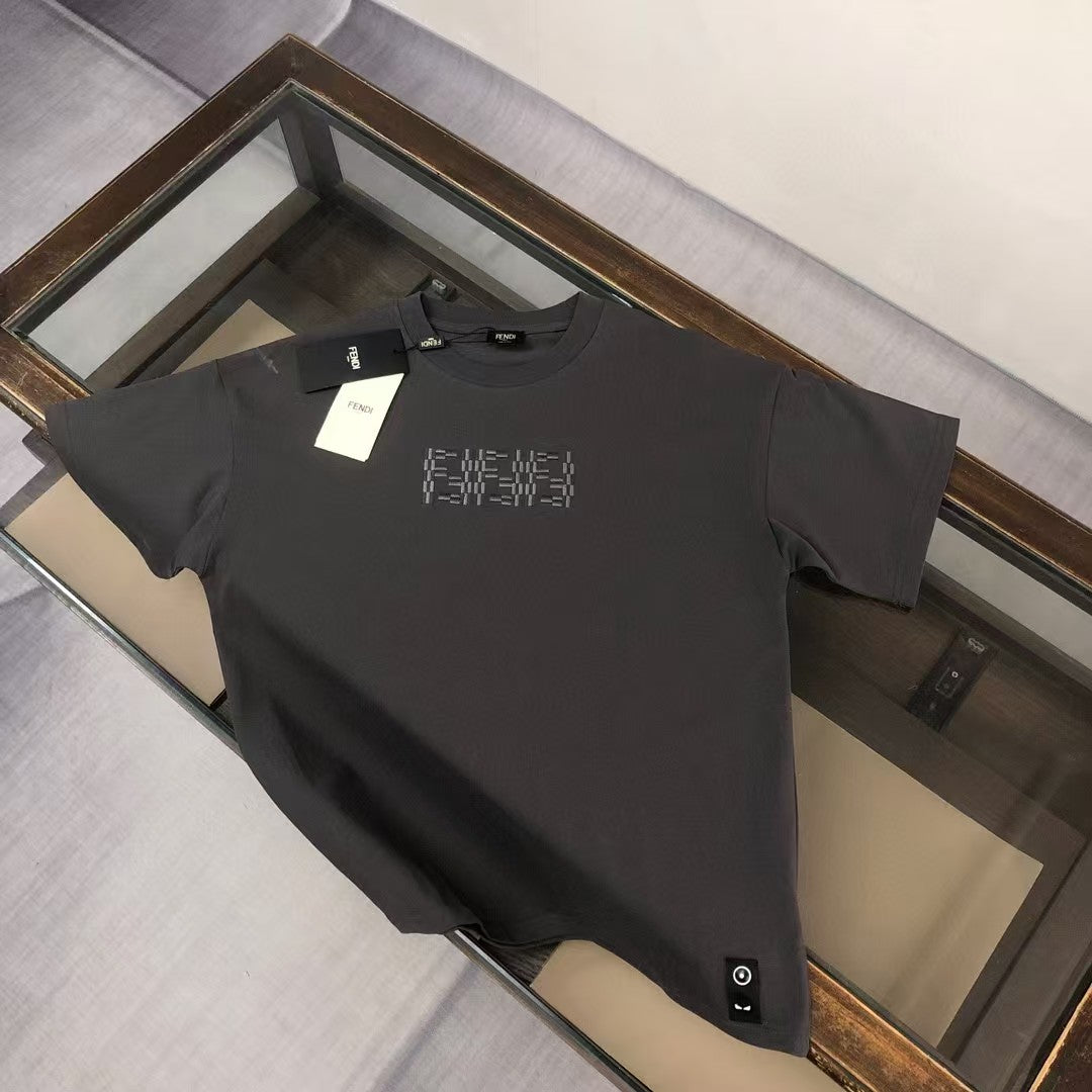 Embroidered letter round neck short sleeved T-shirt