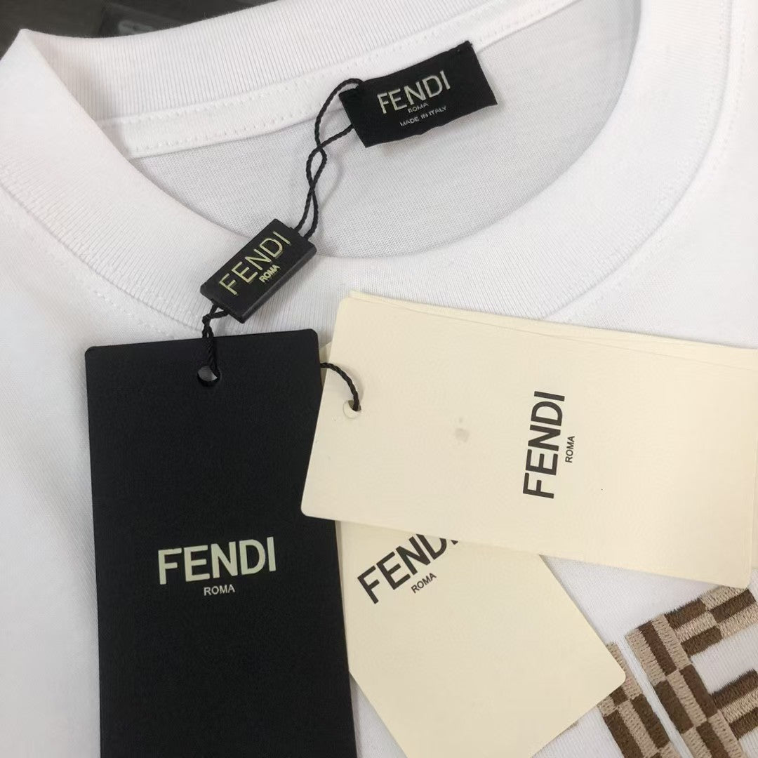 Embroidered letter round neck short sleeved T-shirt