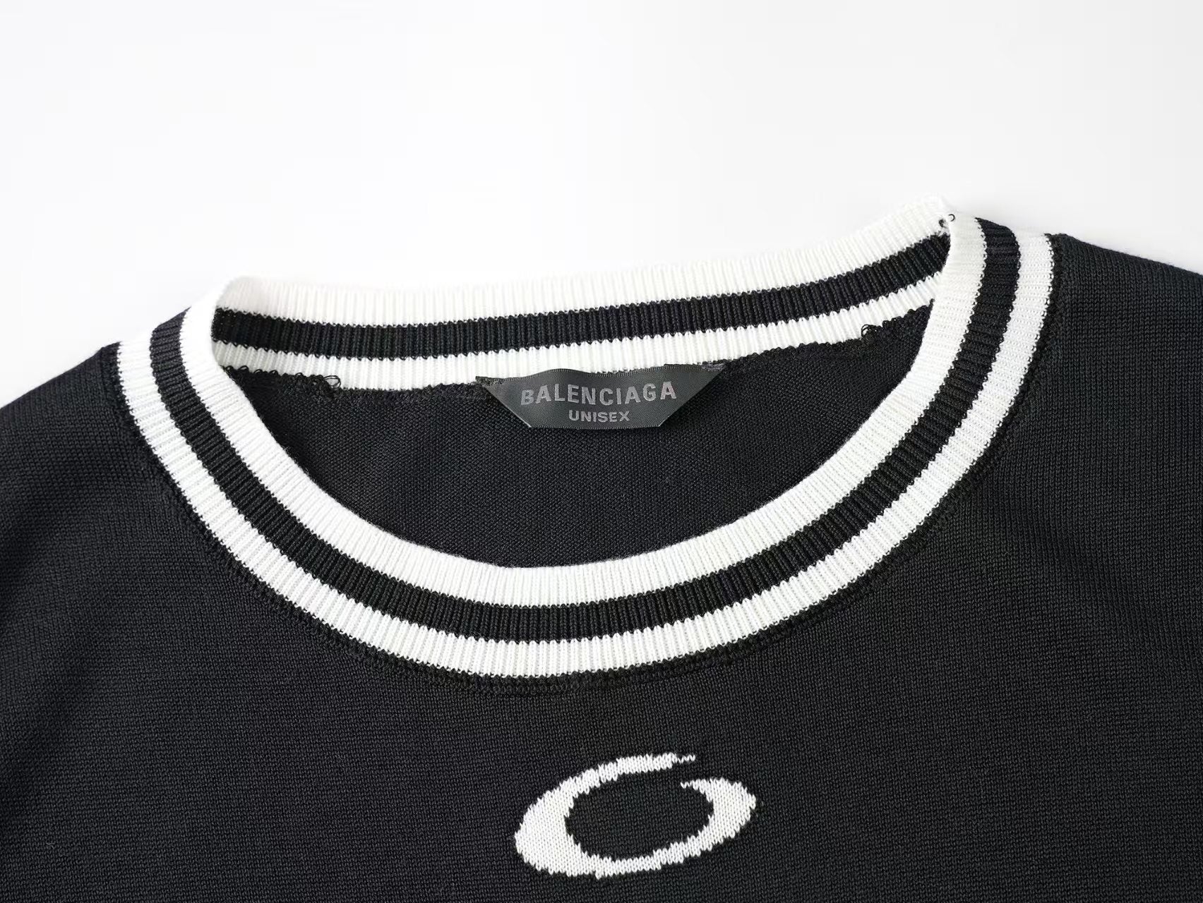 Black and white jacquard adhesive sports knitted vest
