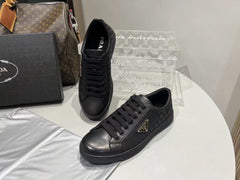 Classic black men's shoes sports shoes