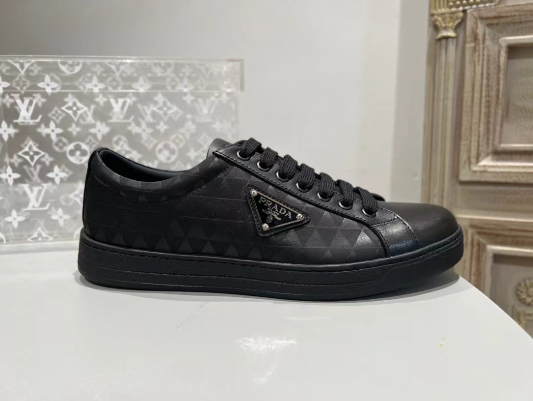 Classic black men's shoes sports shoes