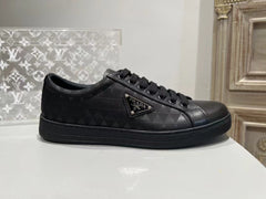 Classic black men's shoes sports shoes