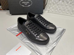 Classic black men's shoes sports shoes