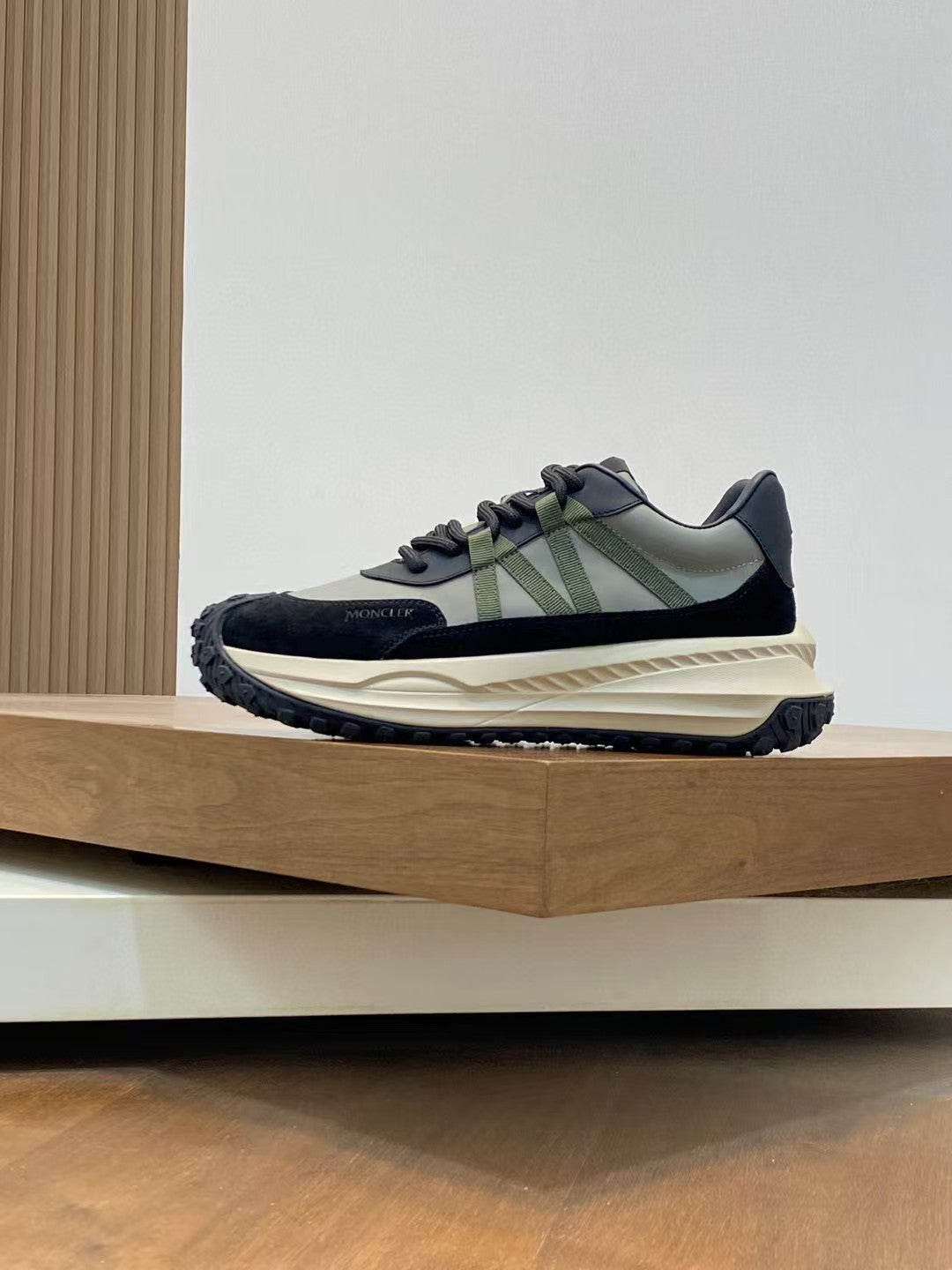 Men's shoes and sports shoes