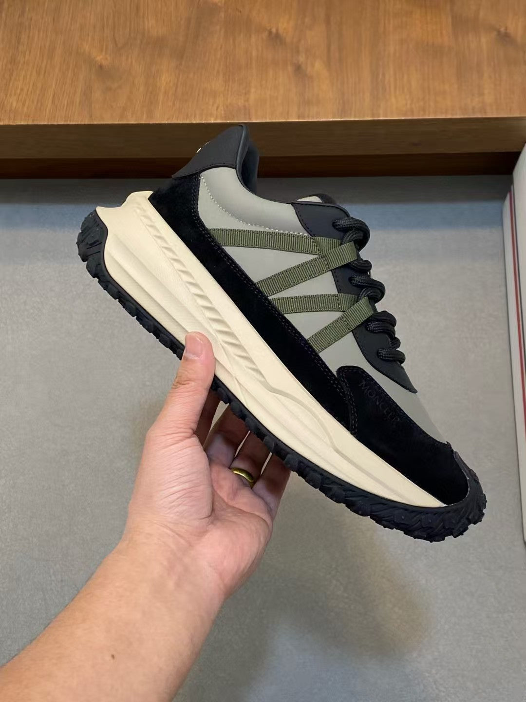Men's shoes and sports shoes