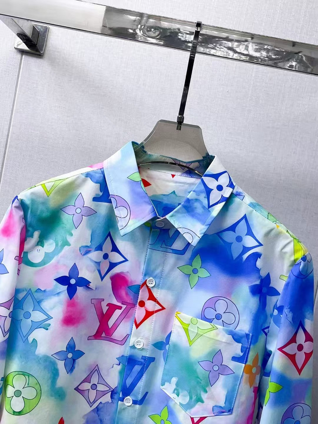 New men's long sleeved shirt