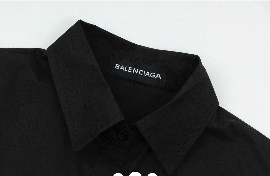tape-embossed logo shirt on back