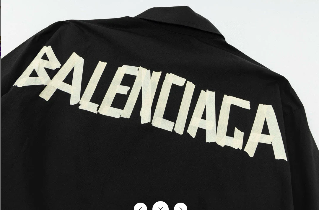 tape-embossed logo shirt on back