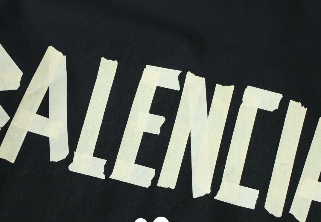 tape-embossed logo shirt on back