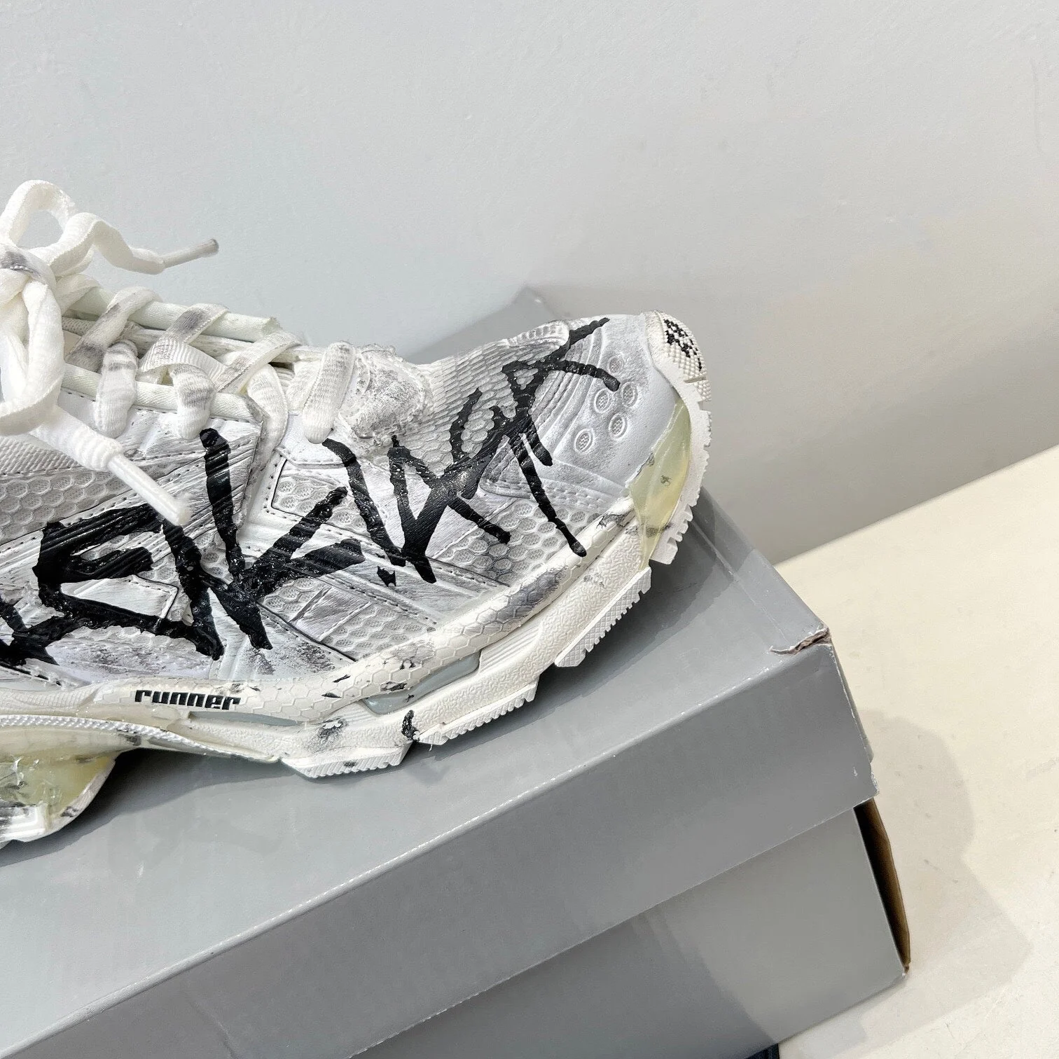b Couple's Sneakers