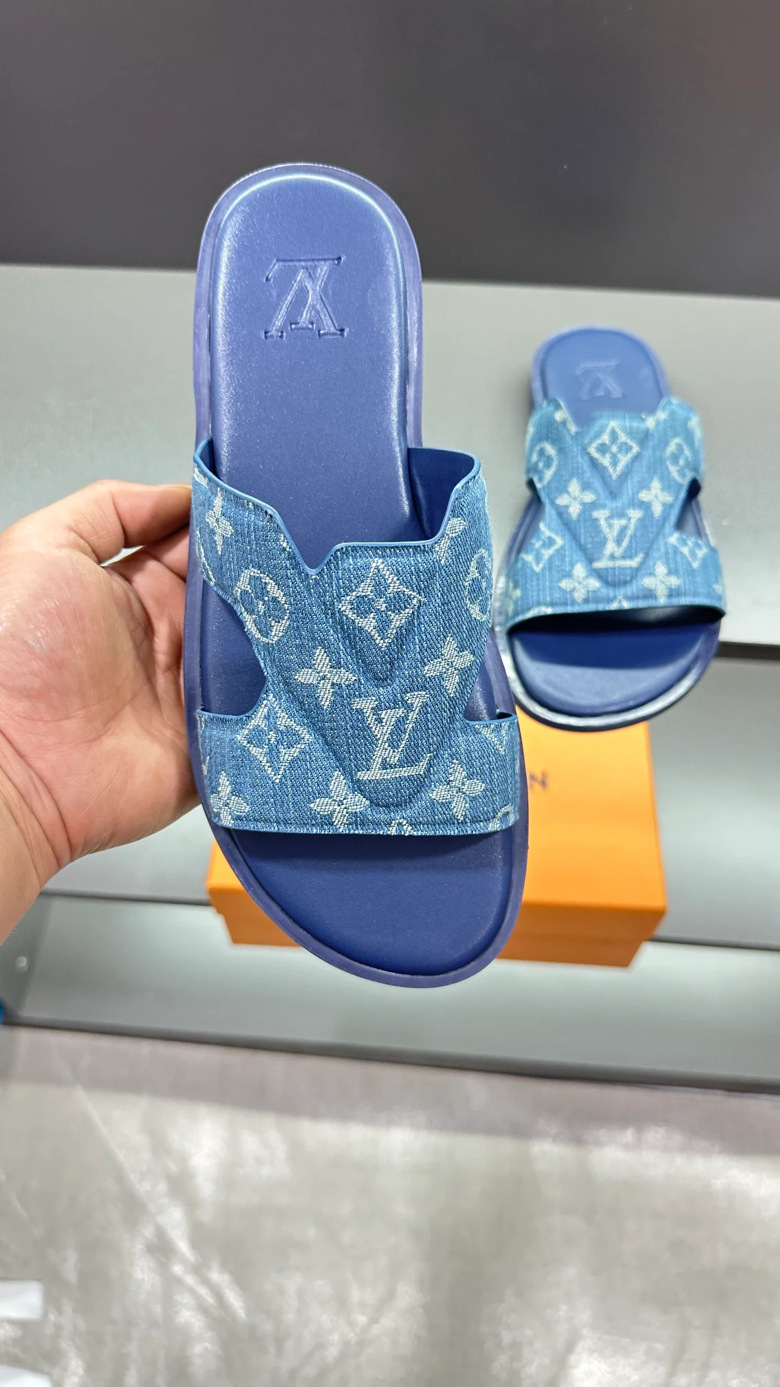 logo graphic slippers