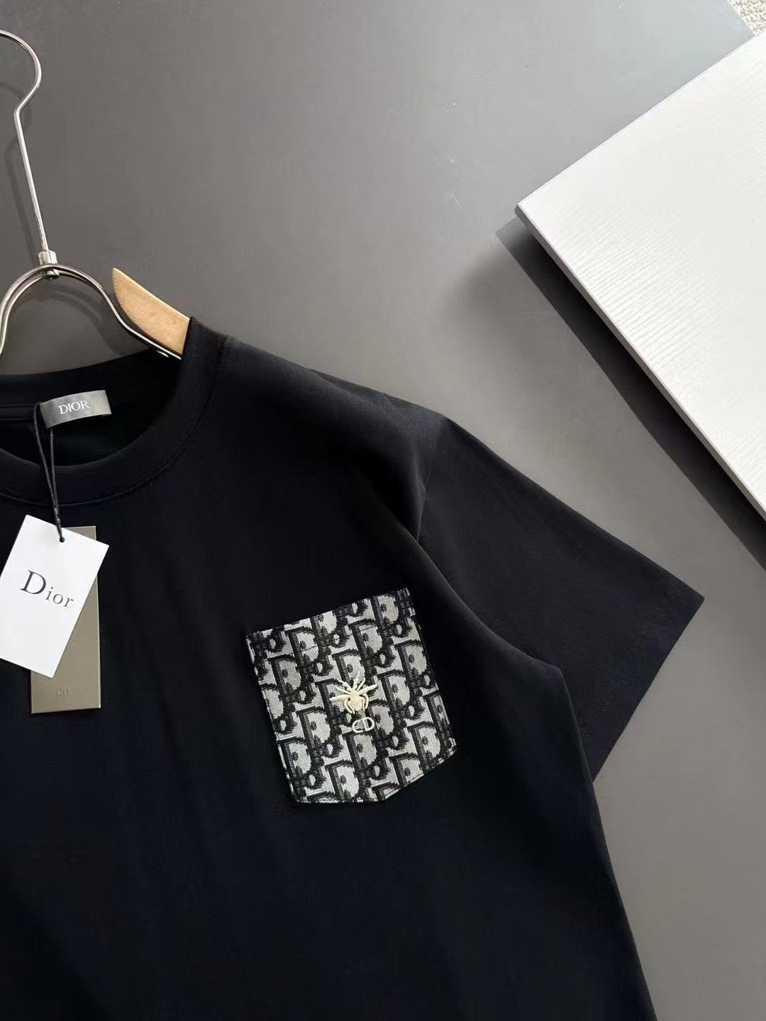 Embroidered round neck T-shirt