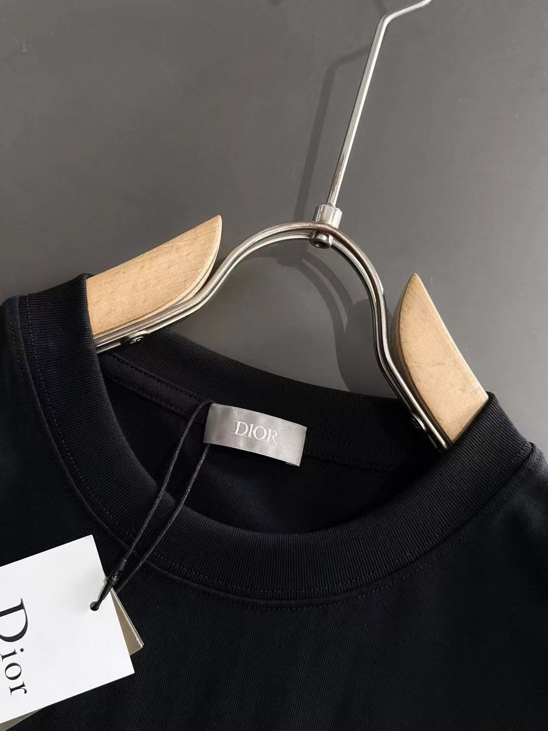 Embroidered round neck T-shirt