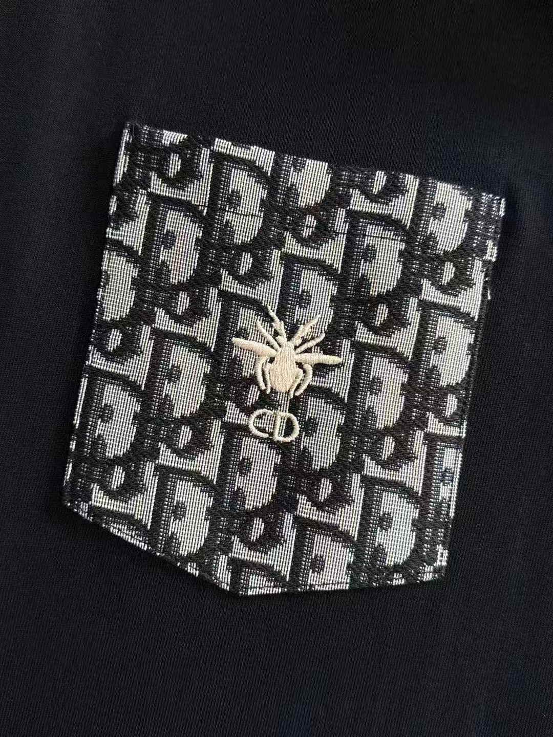 Embroidered round neck T-shirt