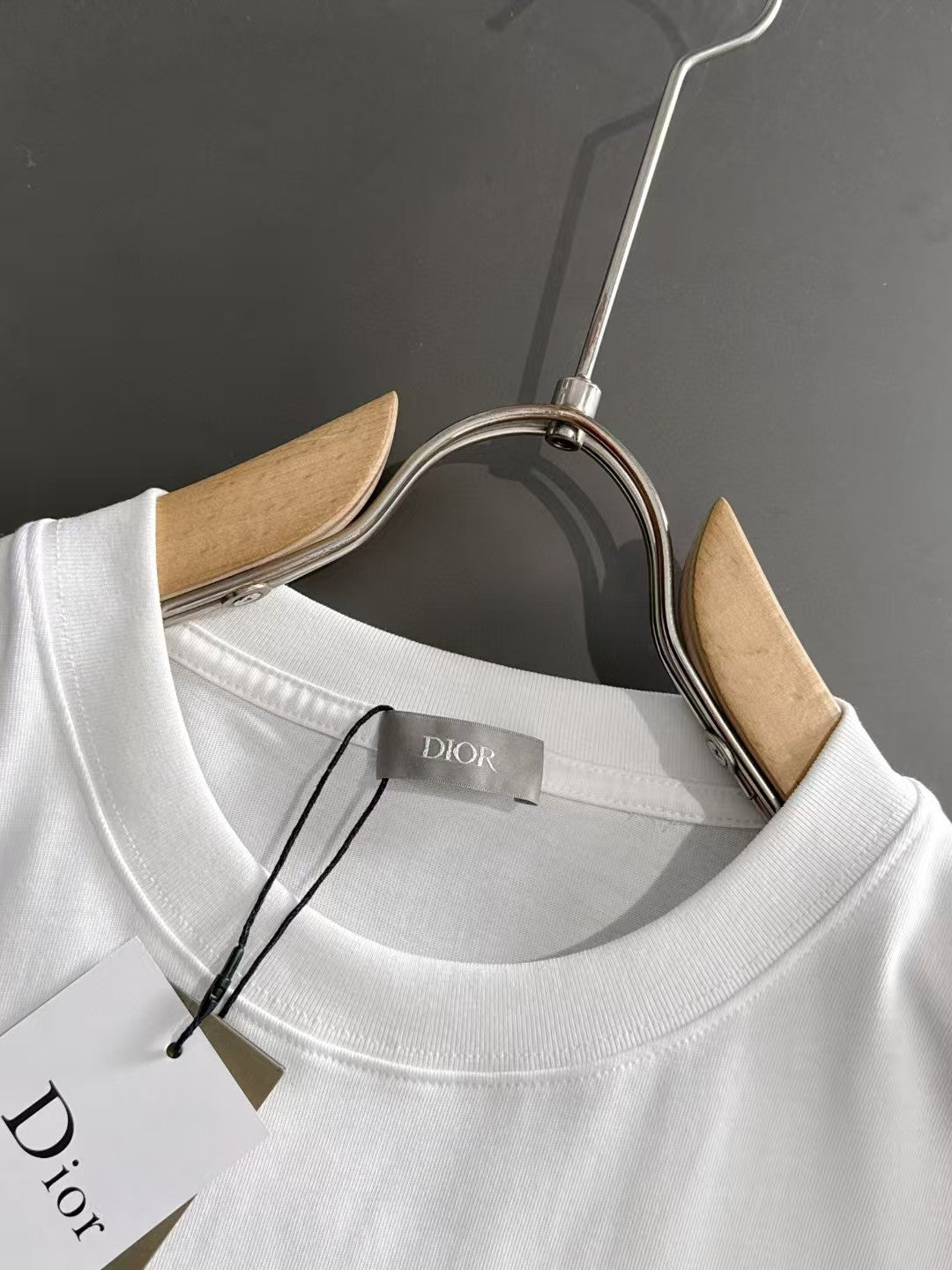 Embroidered round neck T-shirt