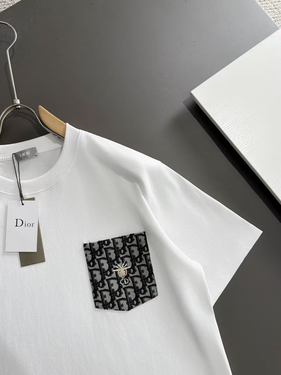 Embroidered round neck T-shirt