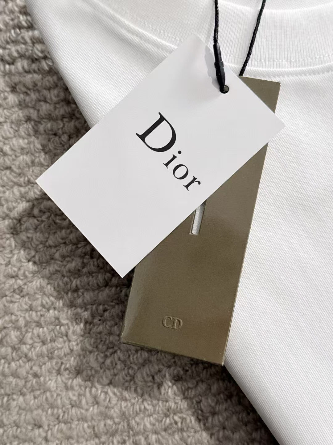 Embroidered round neck T-shirt