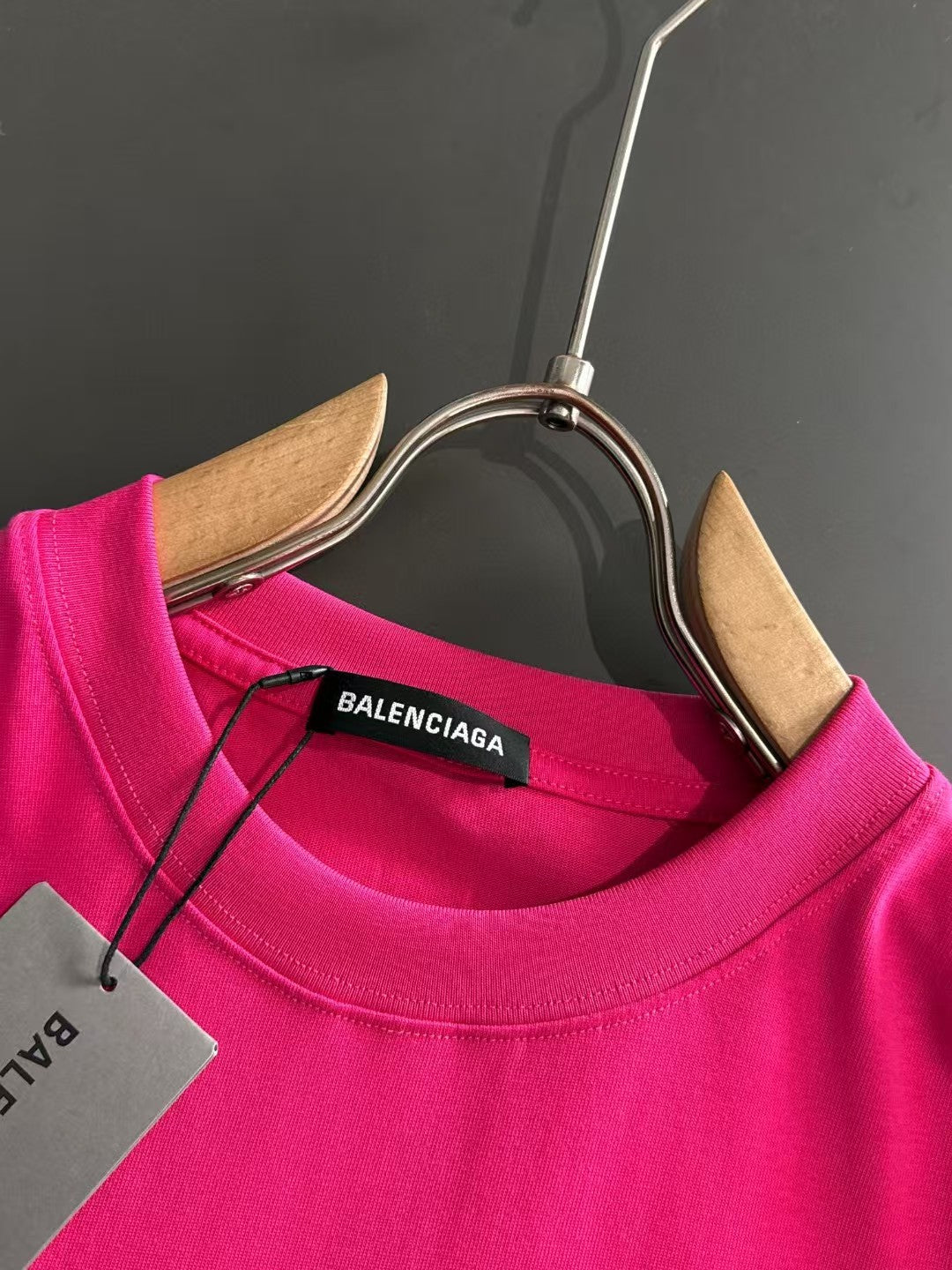 Embroidered round neck T-shirt