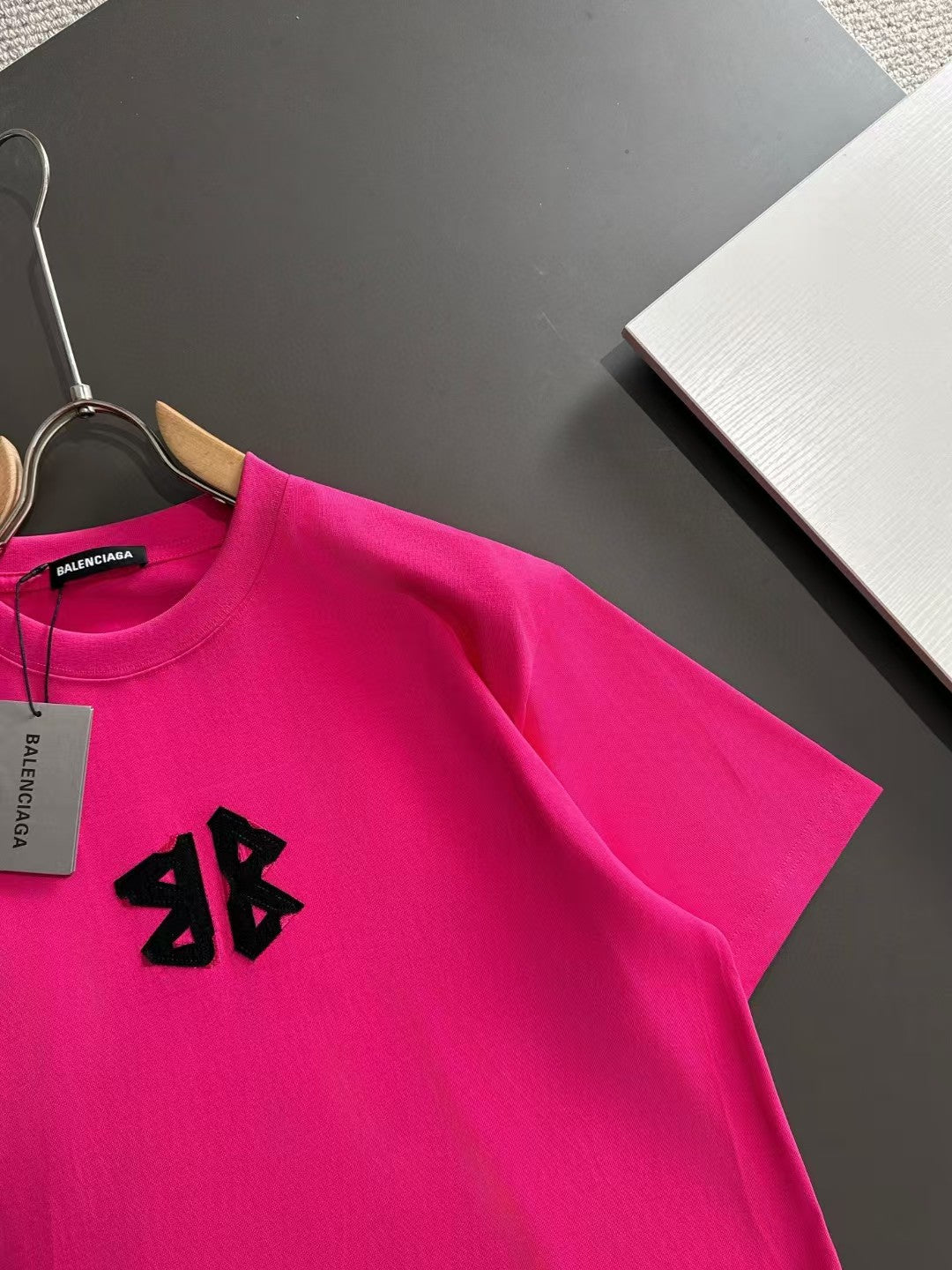 Embroidered round neck T-shirt