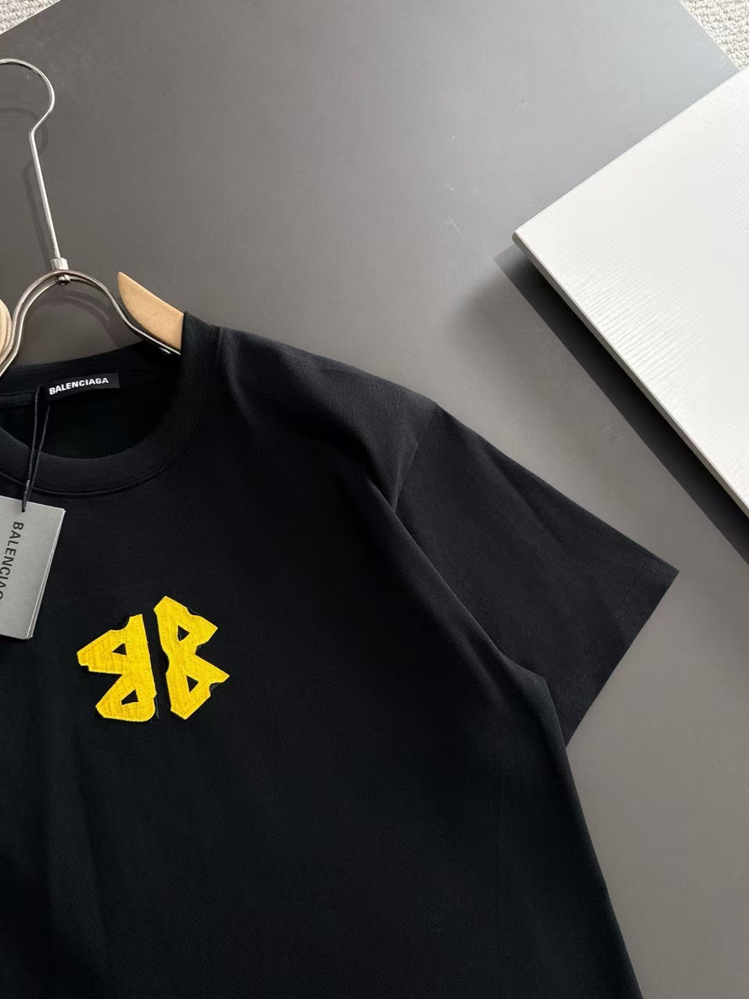Embroidered round neck T-shirt