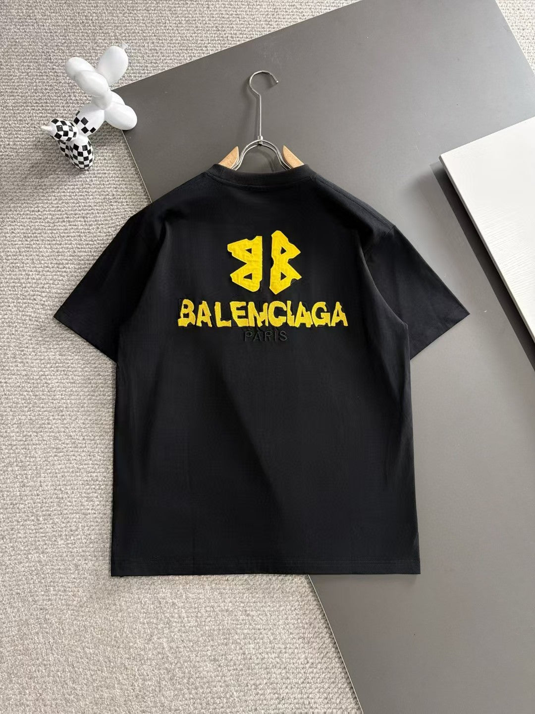 Embroidered round neck T-shirt